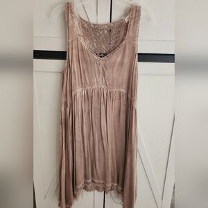 Elegant Sleeveless Tan Dress